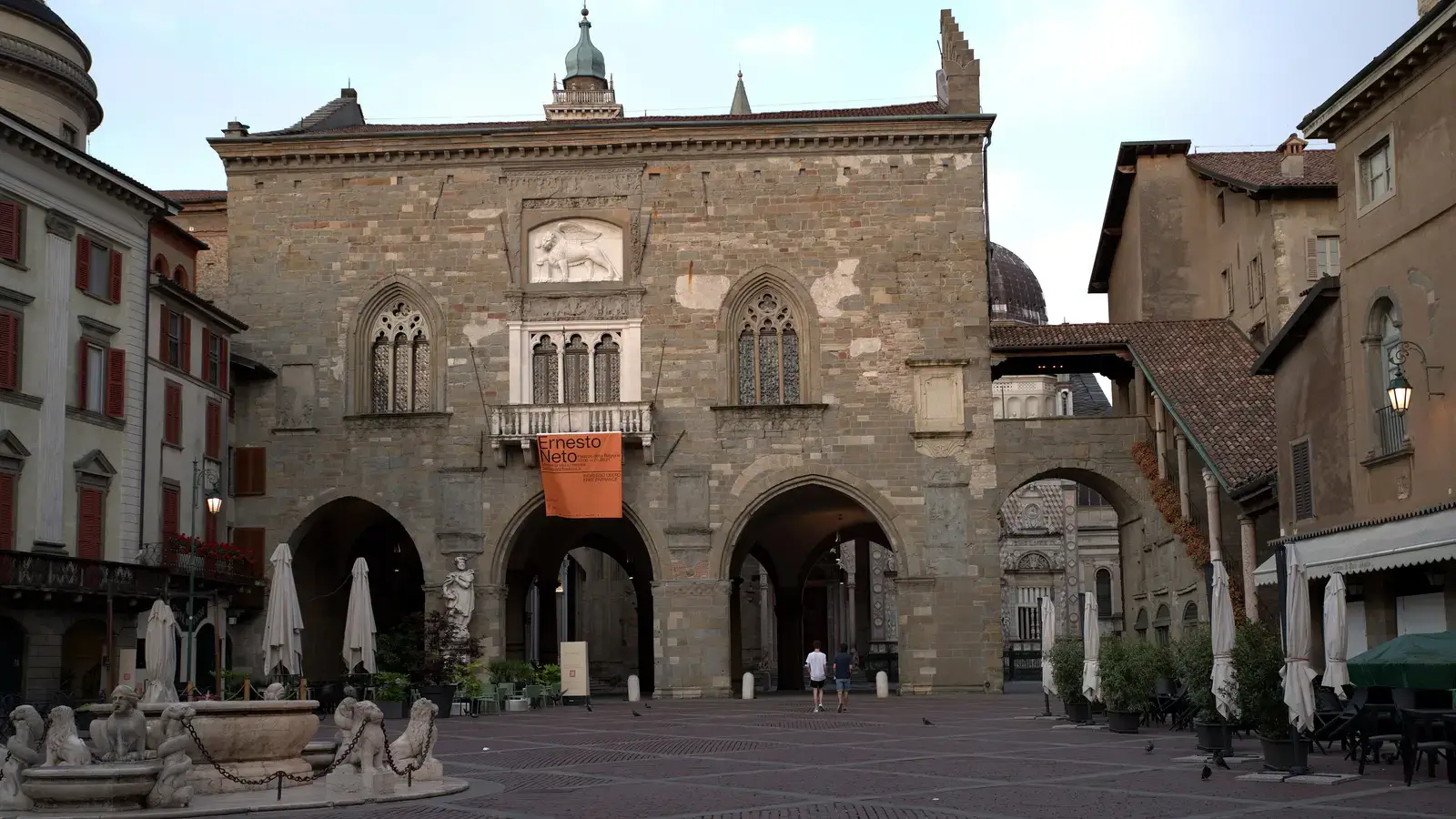 Piazza Vecchia a Bergamo Alta, con il Palazzo della Ragione