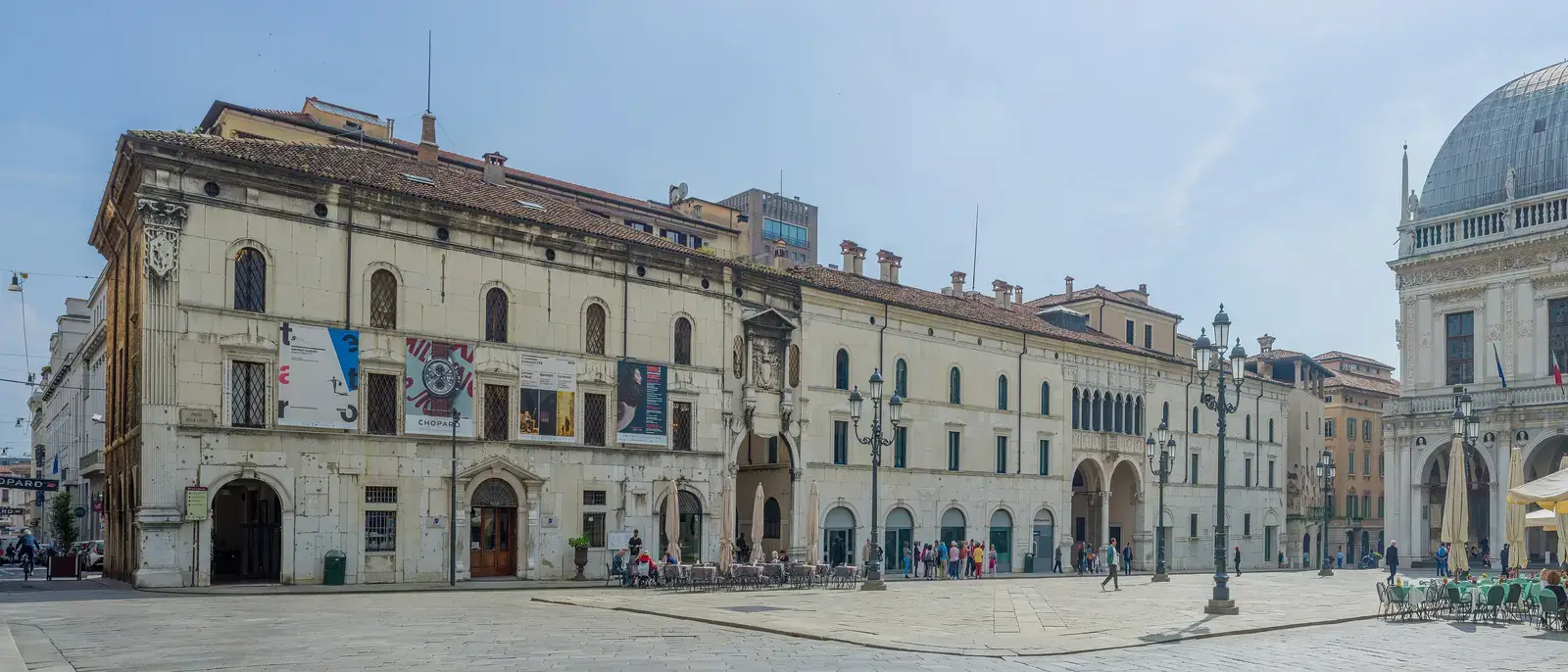 Brescia: piazza della Loggia e il Monte di Pieta