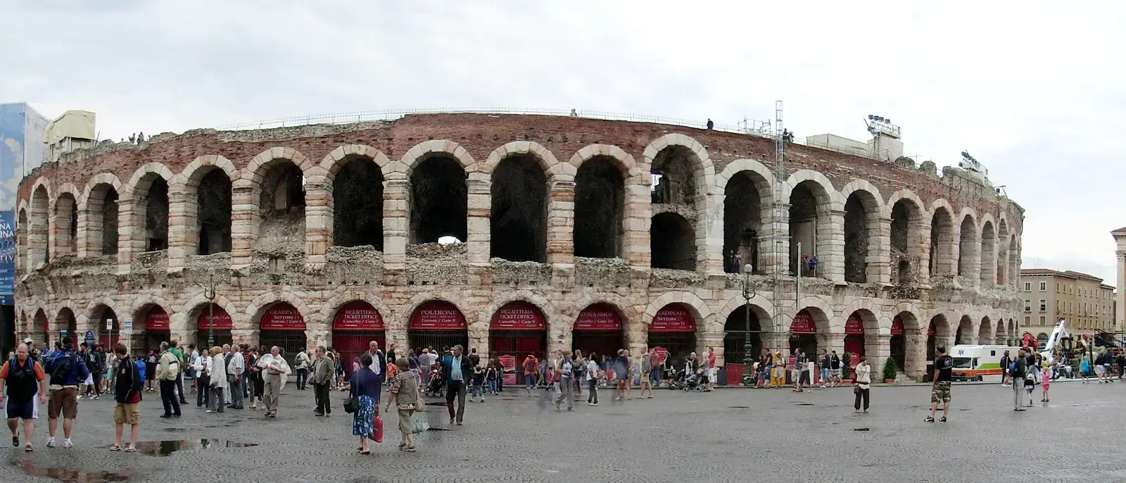 L'Arena di Verona in piazza Bra